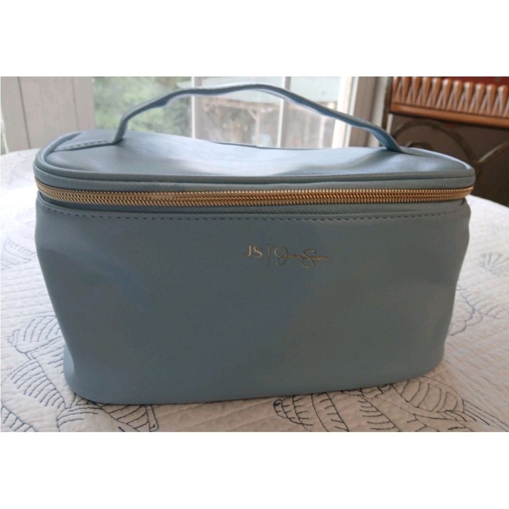 Jessica Simpson cosmetic makeup bag powder blue, travel bag